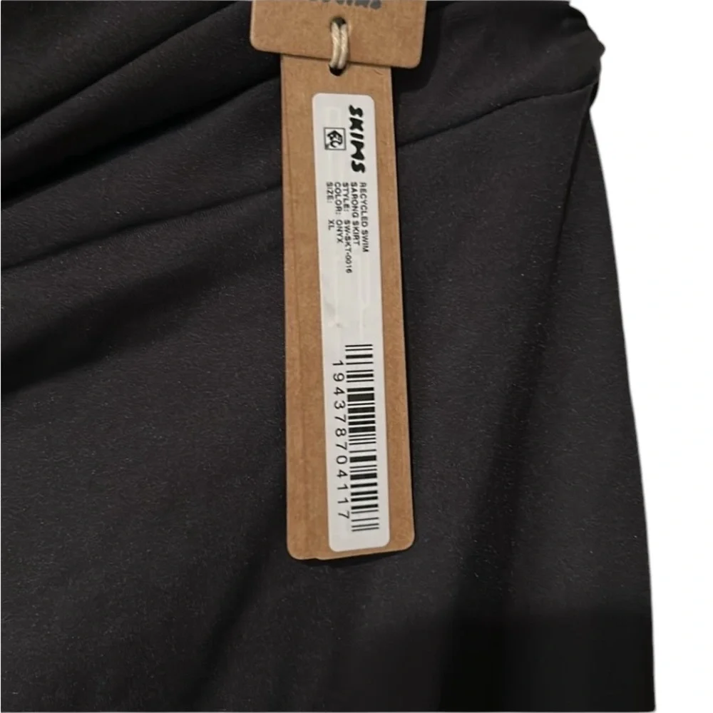 SKIMS black XL swim sarong fits woman’s 12-16 stretch NWT